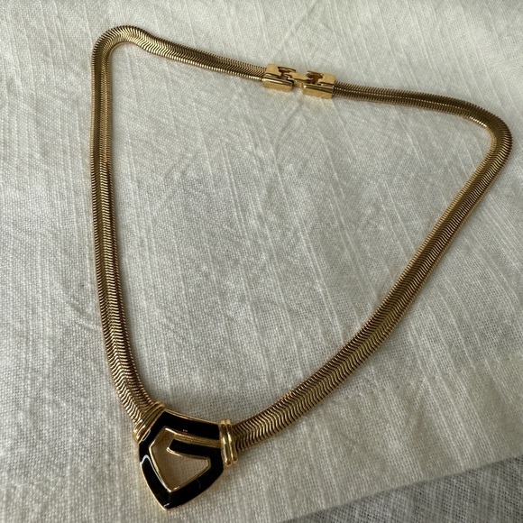 LOT 1760 18K gold plated Givenchy vintage massive necklace black enamel G - Picture 8 of 8